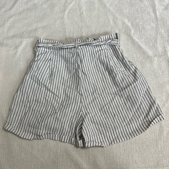 Shorts - Picture 2 of 3